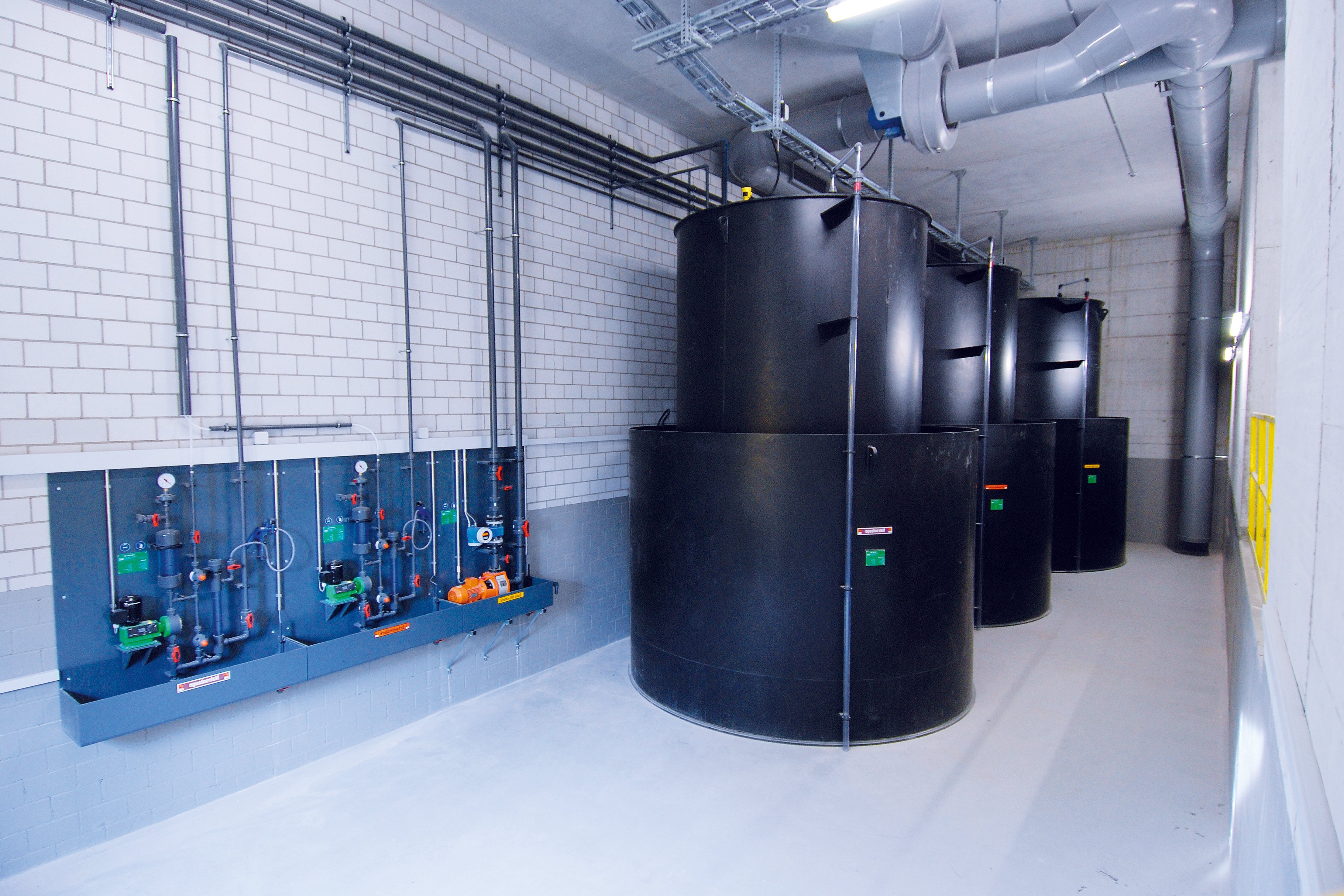 Storage tank system made of PE plastic to store chemically aggressive chemicals and liquids that are harmful to water - Colasit