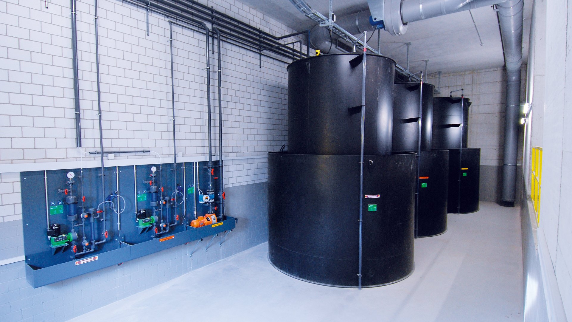 Opslagtank in PE-kunststof voor de opslag van chemisch agressieve chemicaliën en waterverontreinigende vloeistoffen - Colasit