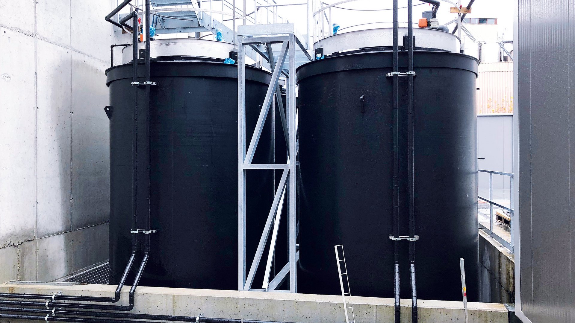 Kunststof procesapparatuur voor de veilige behandeling en opslag van chemisch corrosieve, agressieve vloeistoffen - Colasit