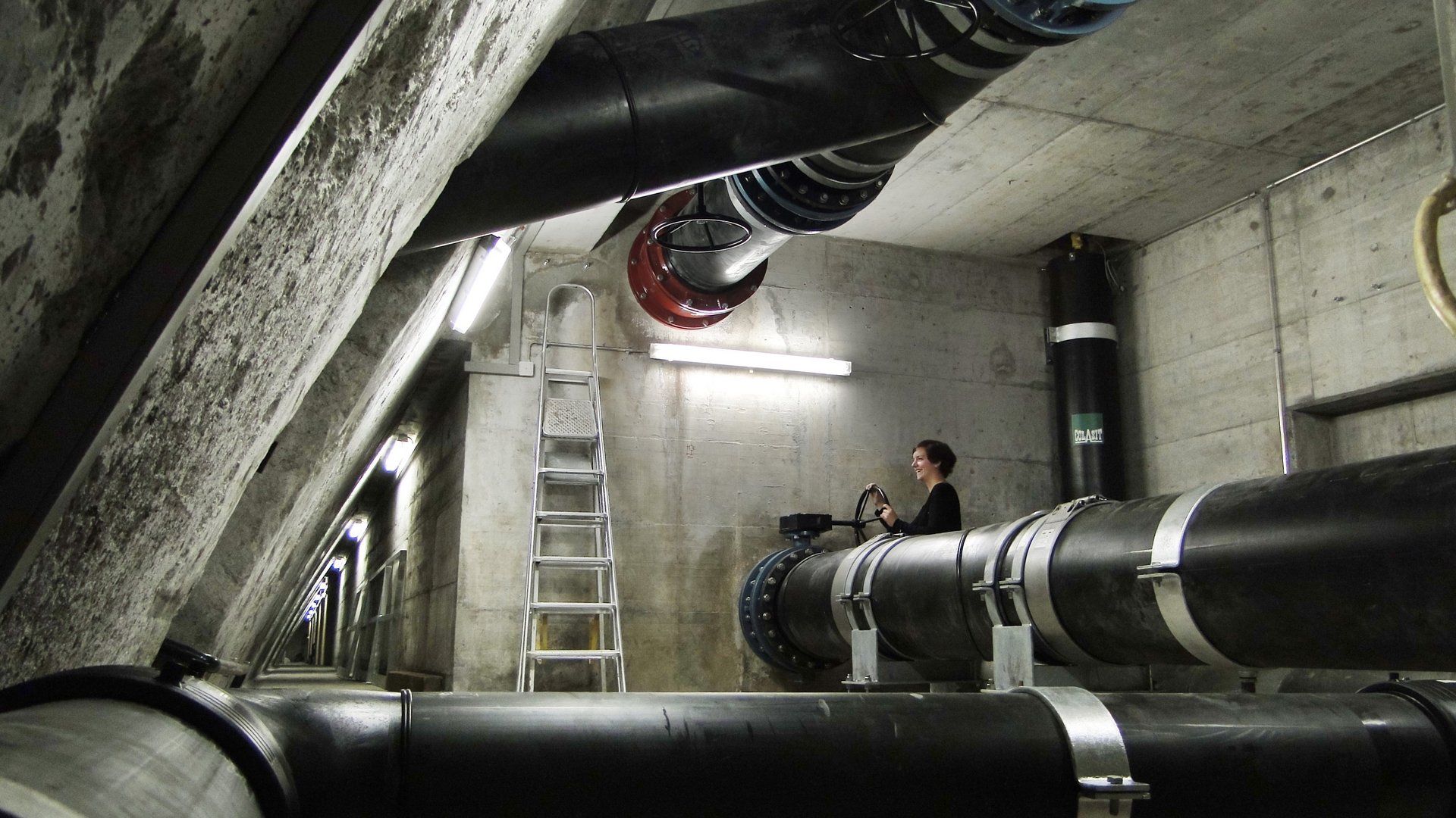 Aanleg van pijpleidingen in kunststof voor een waterkrachtcentrale - Colasit